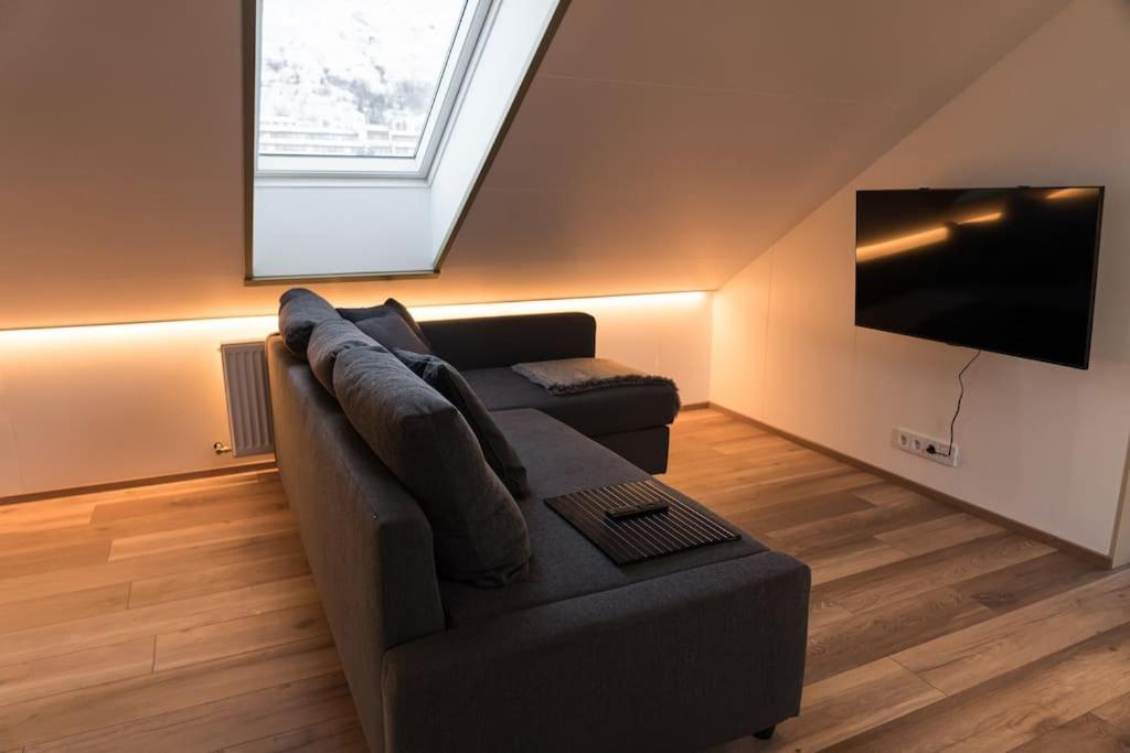 Scenic Penthouse - Ocean View & Skylight Windows Apartman Siglufjordur Kültér fotó