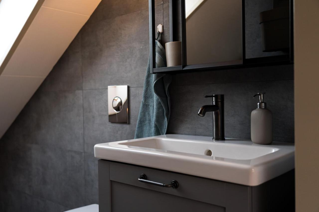Scenic Penthouse - Ocean View & Skylight Windows Apartman Siglufjordur Kültér fotó