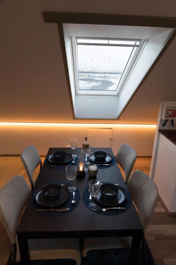 Scenic Penthouse - Ocean View & Skylight Windows Apartman Siglufjordur Kültér fotó