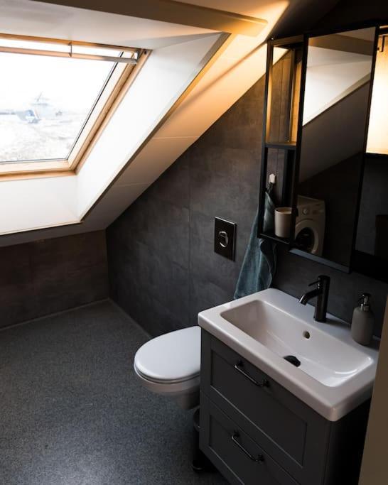Scenic Penthouse - Ocean View & Skylight Windows Apartman Siglufjordur Kültér fotó