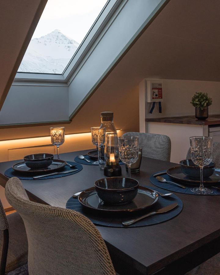 Scenic Penthouse - Ocean View & Skylight Windows Apartman Siglufjordur Kültér fotó