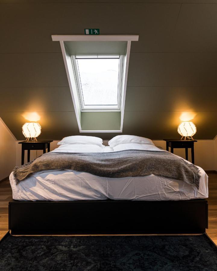 Scenic Penthouse - Ocean View & Skylight Windows Apartman Siglufjordur Kültér fotó
